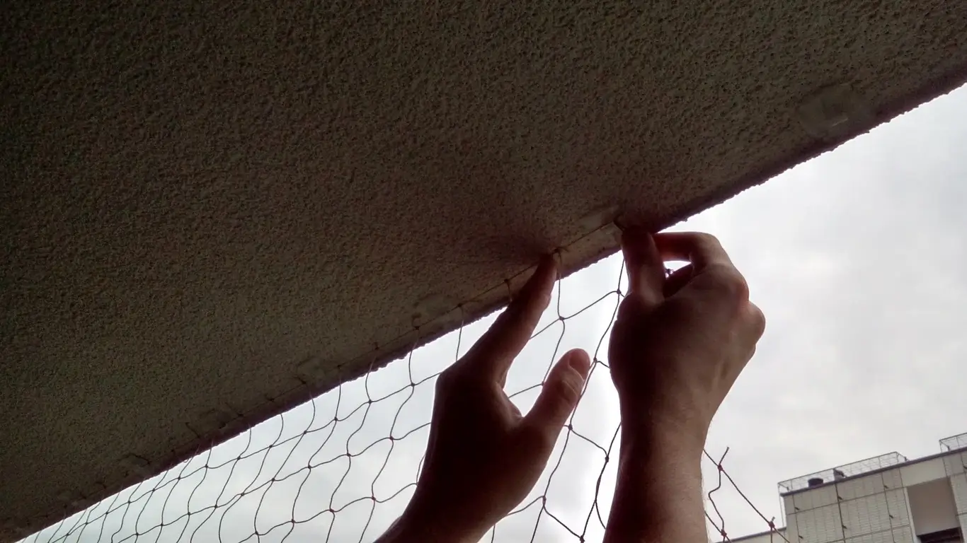 Ochrana balkóna proti holubom (bez vítania)